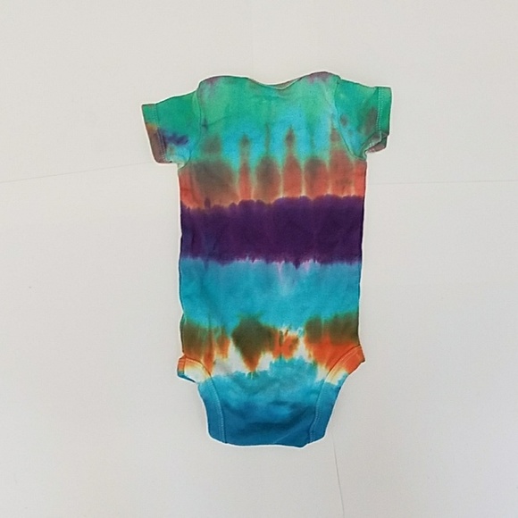 Gerber custom tie-dye onesie Age 3 to 6 months - Picture 3 of 3